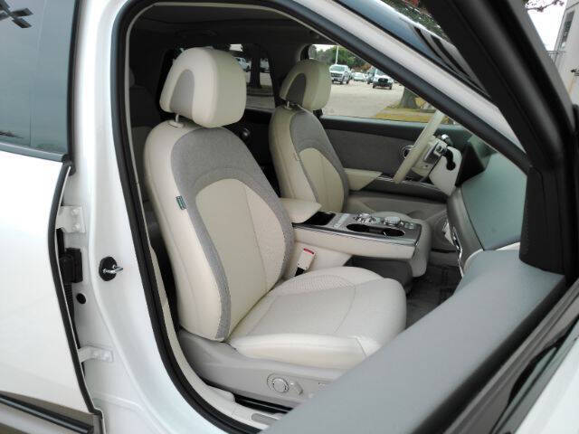 2024 Genesis GV60 Standard