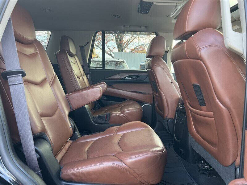 2017 Cadillac Escalade Luxury