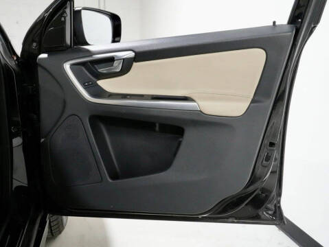 2017 Volvo XC60 T5 Dynamic