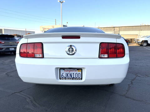 2007 Ford Mustang V6 Deluxe