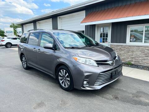2018 Toyota Sienna for sale at PARKWAY AUTO in Hudsonville MI