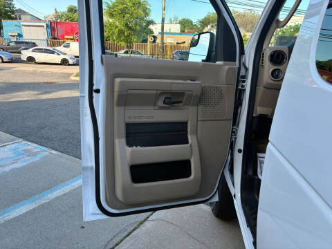 2013 Ford E-Series E-350 SD XLT