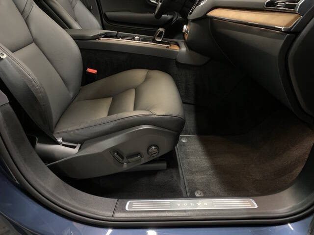 2025 Volvo XC90 B6 Plus Bright Theme 7P