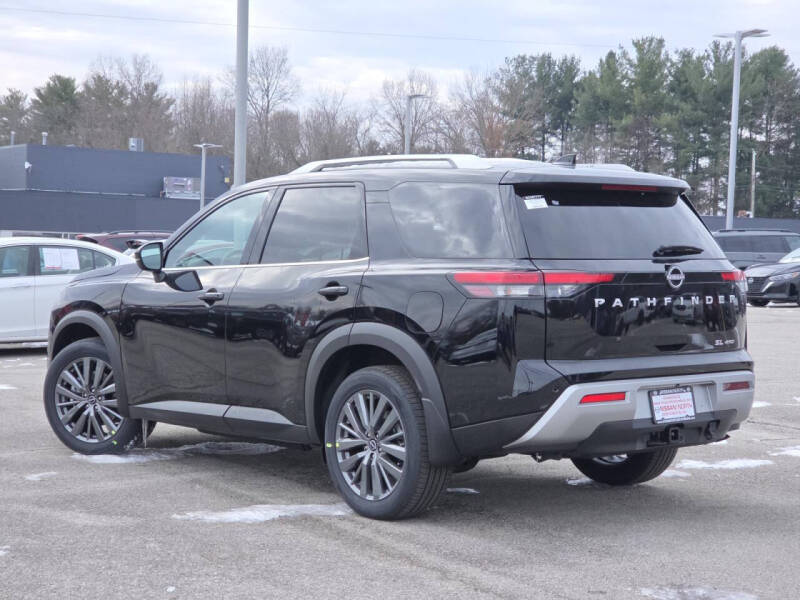 2025 Nissan Pathfinder SL