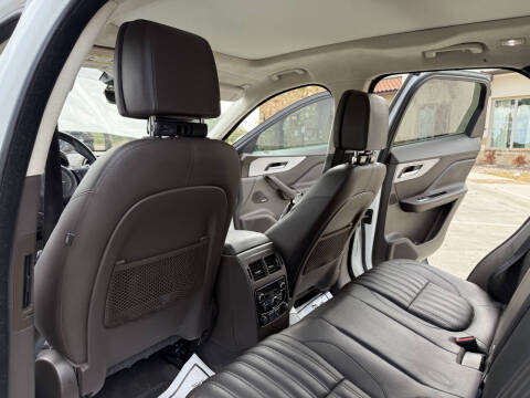 2019 Jaguar F-PACE 30t Portfolio