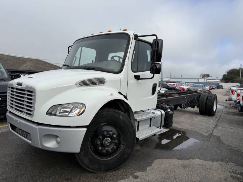 2022 Freightliner M2 106