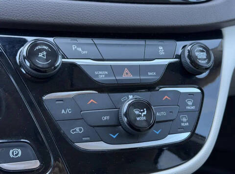 2017 Chrysler Pacifica Touring-L Plus