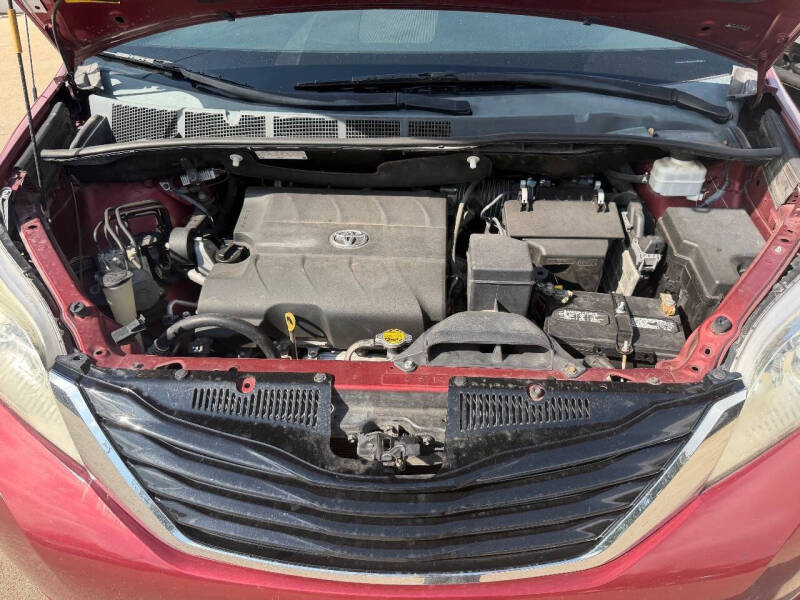 2014 Toyota Sienna LE 8-Passenger