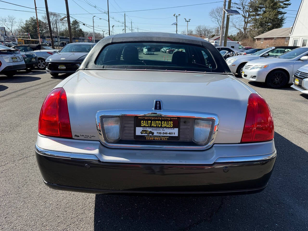 2005 Lincoln Town Car 26