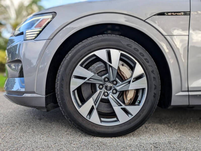 2021 Audi e-tron quattro Premium