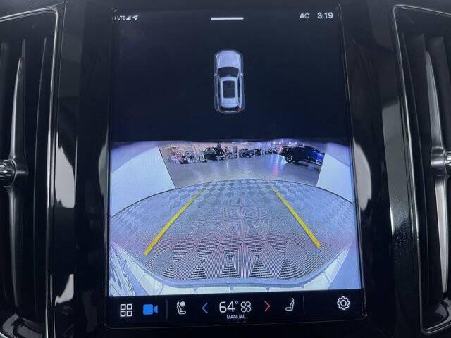 2025 Volvo XC60 B5 Ultra Dark Theme