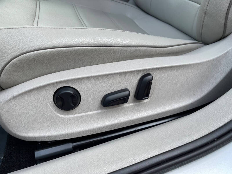 2016 Volkswagen Passat 1.8T SE