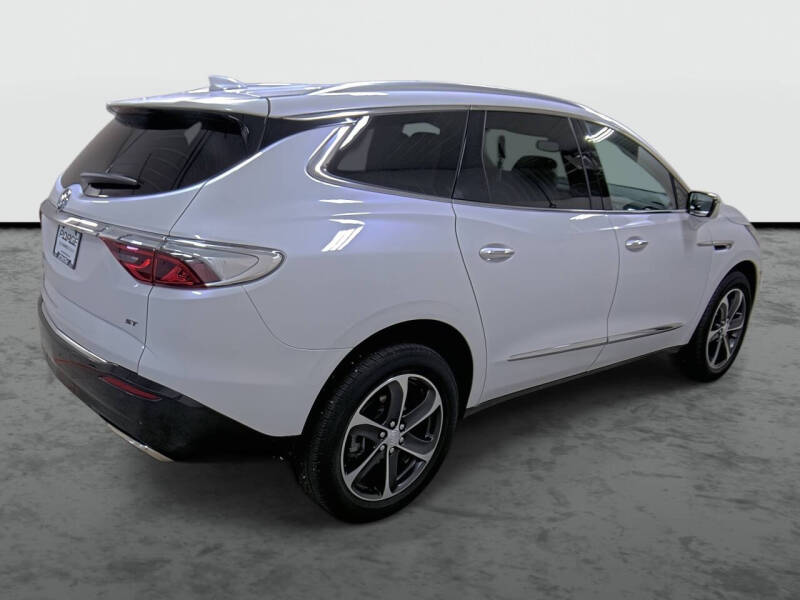 2022 Buick Enclave Essence