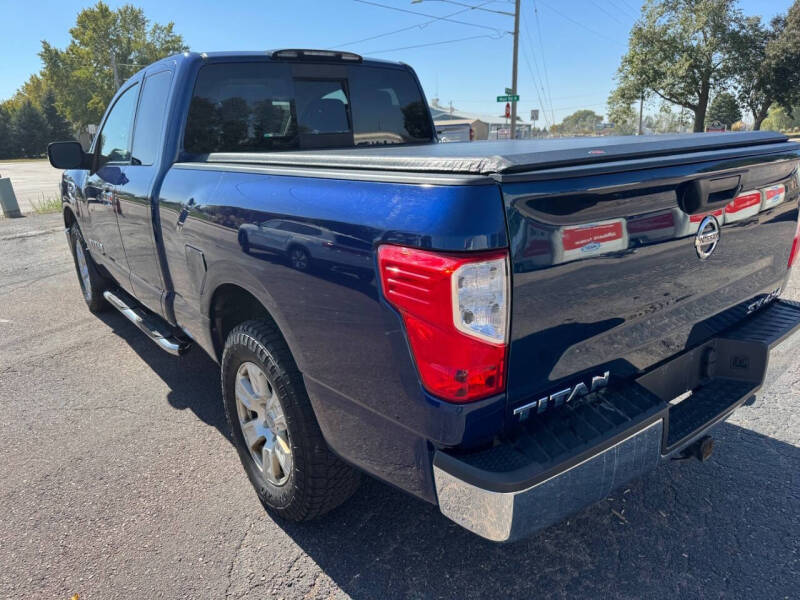 2017 Nissan Titan SV