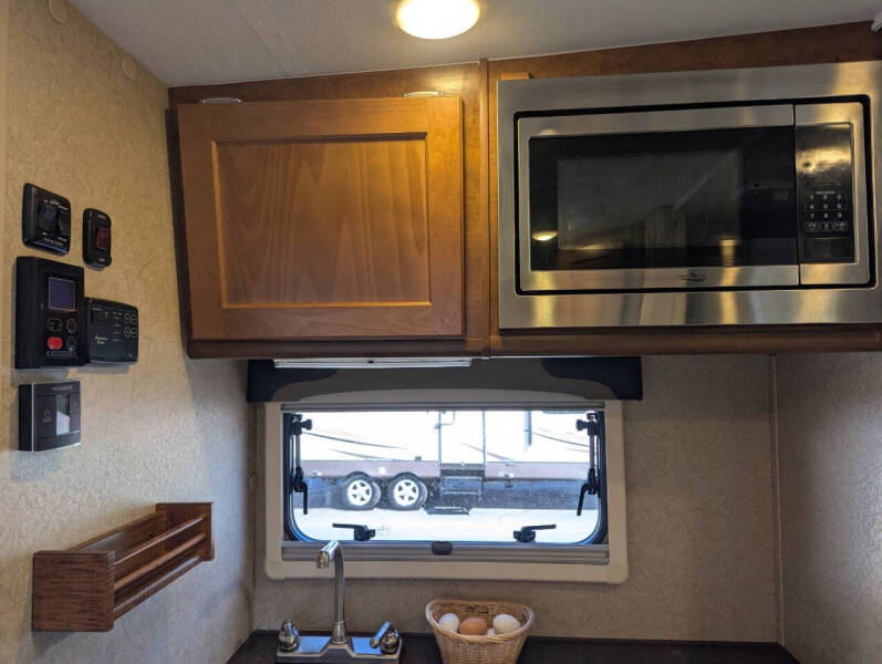 2020 Lance Camper 650 / 15ft