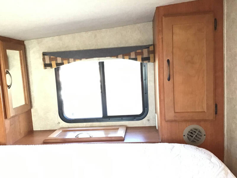 2012 Eagle Cap Adventurer 995 / 20ft