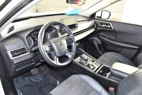 2023 Mitsubishi Outlander SE