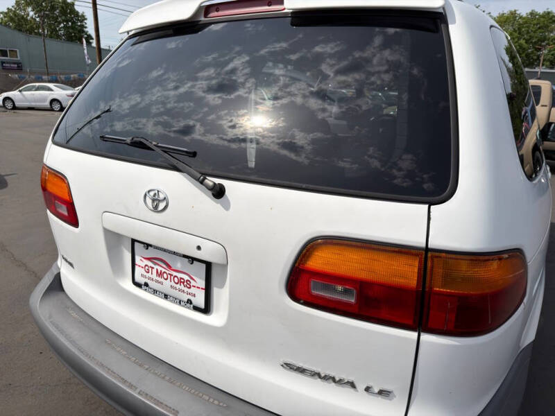 2000 Toyota Sienna LE