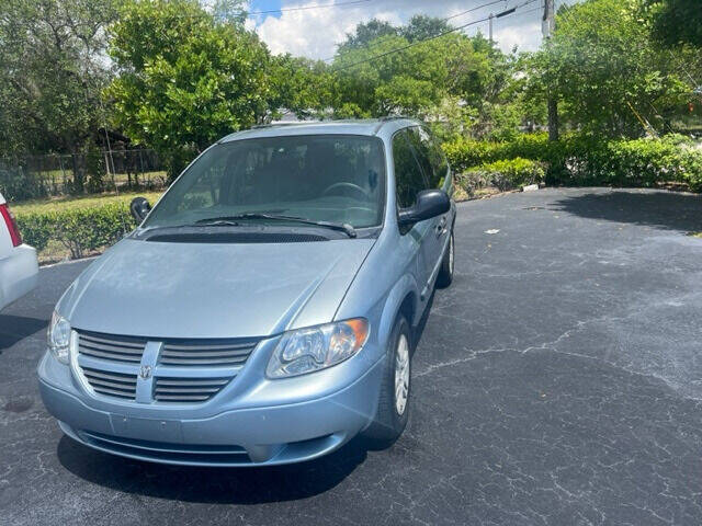 2005 Dodge Grand Caravan  - $3,995