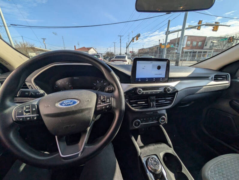 2020 Ford Escape SE