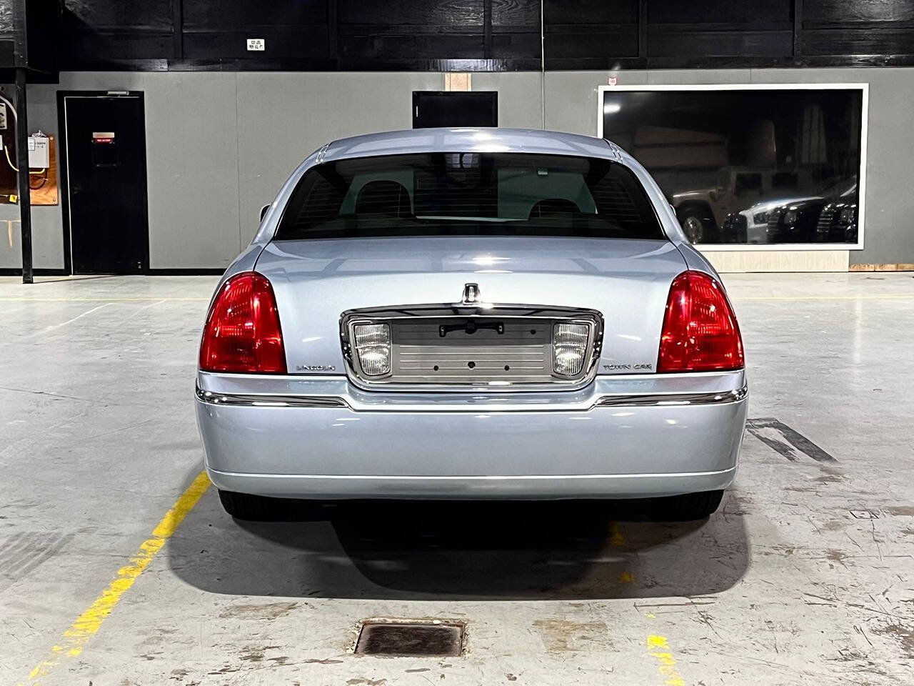 2010 Lincoln Town Car for sale at Carnival Car Company in Victoria, TX