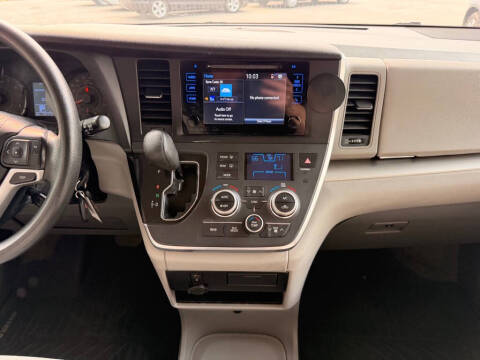 2017 Toyota Sienna LE 7-Passenger