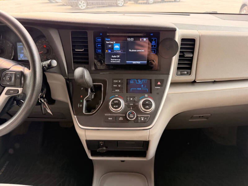 2017 Toyota Sienna LE 7-Passenger