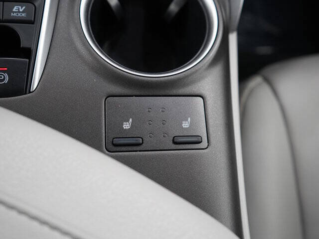 2021 Toyota Camry Hybrid XLE