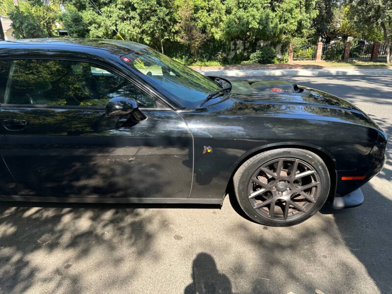 2017 Dodge Challenger 392 HEMI Scat Pack Shaker