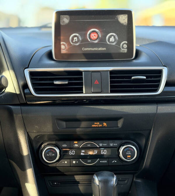2016 Mazda MAZDA3 i Touring