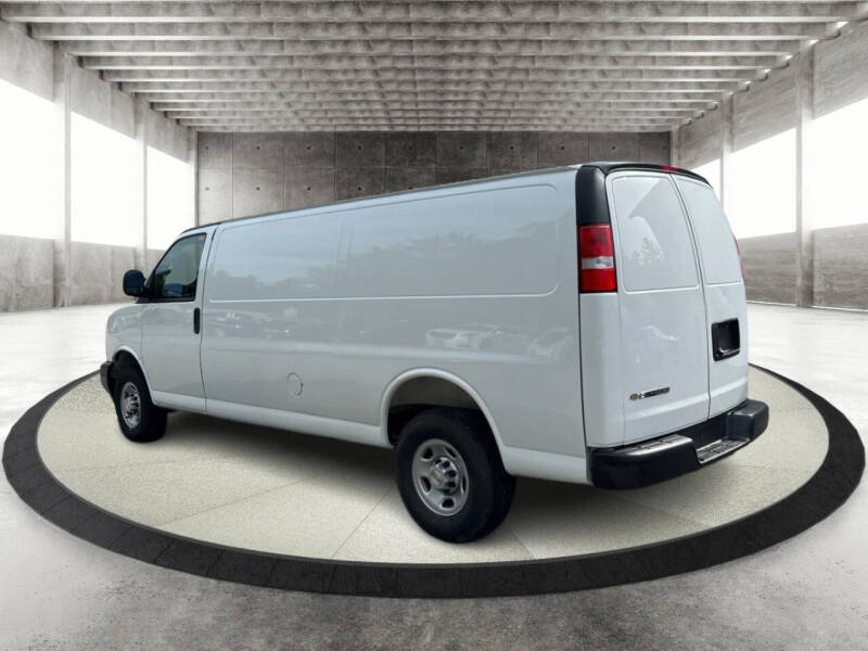 2025 Chevrolet Express 2500