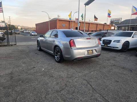 2018 Chrysler 300 S