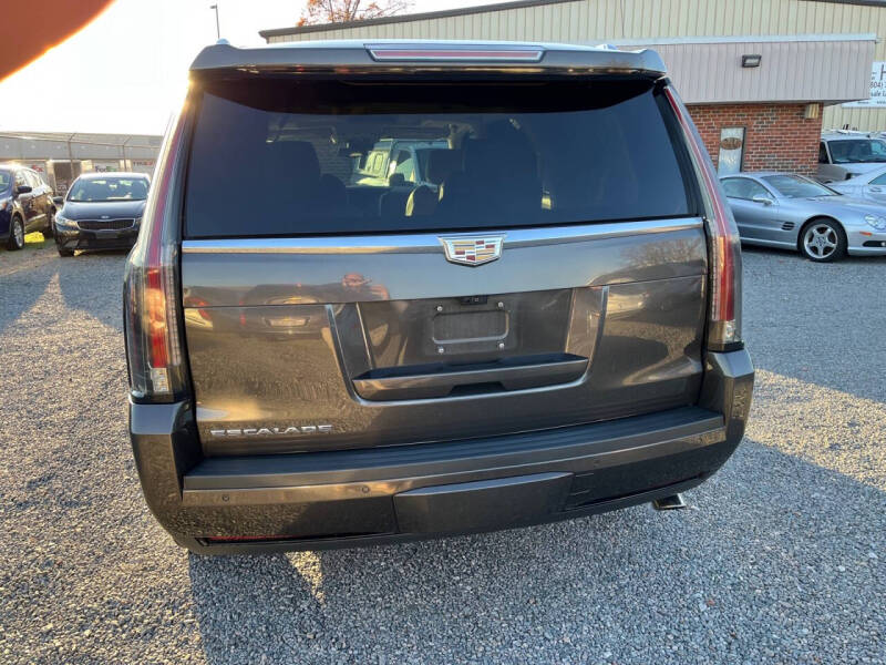 2020 Cadillac Escalade Luxury