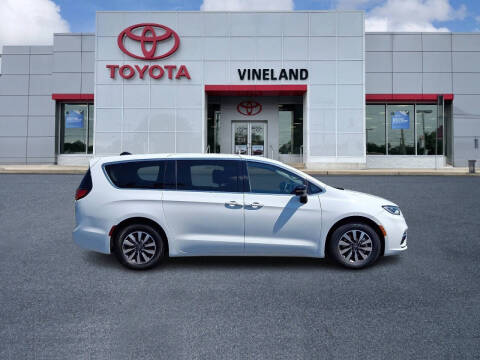 2024 Chrysler Pacifica Plug-In Hybrid Select