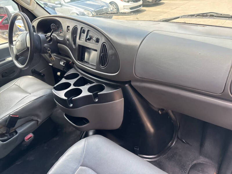 2003 Ford E-Series E-450 SD