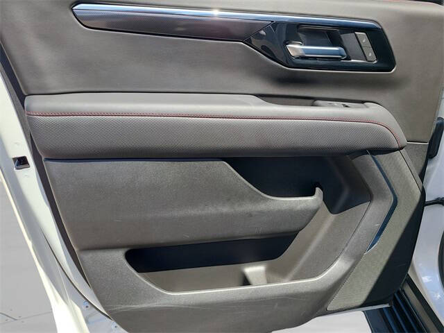 2025 Chevrolet Suburban RST