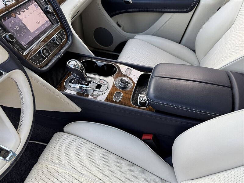 2018 Bentley Bentayga 34