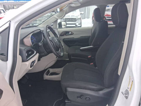 2021 Chrysler Voyager LX