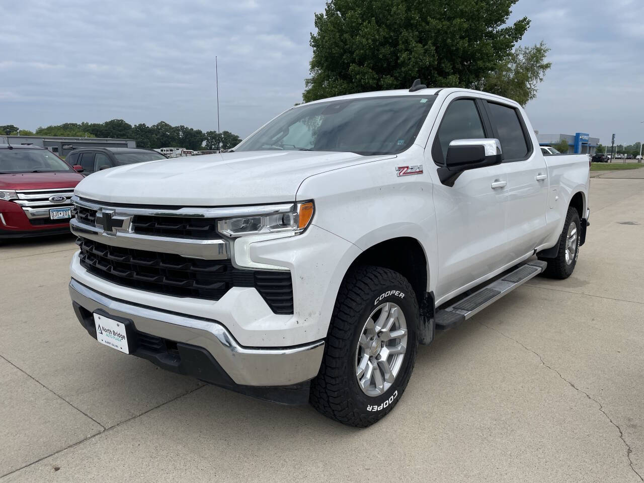 2022 Chevrolet Silverado 1500 LT photo 3
