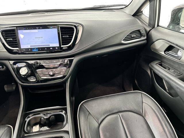 2024 Chrysler Pacifica Plug-In Hybrid Select
