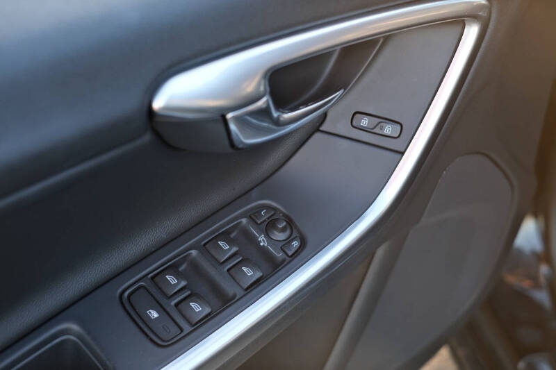 2015 Volvo V60 T5 Drive-E Premier Plus