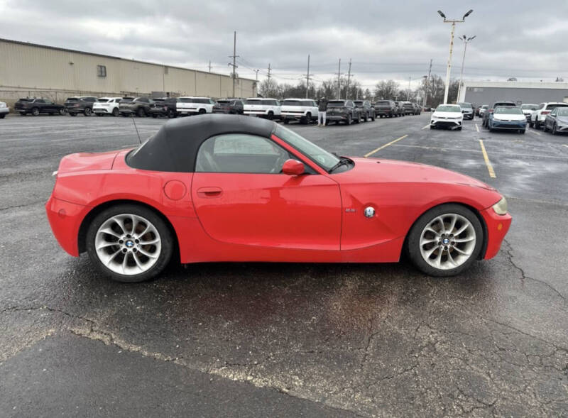 Used 2005 BMW Z4 2.5 with VIN 4USBT33515LS58018 for sale in Elmhurst, IL