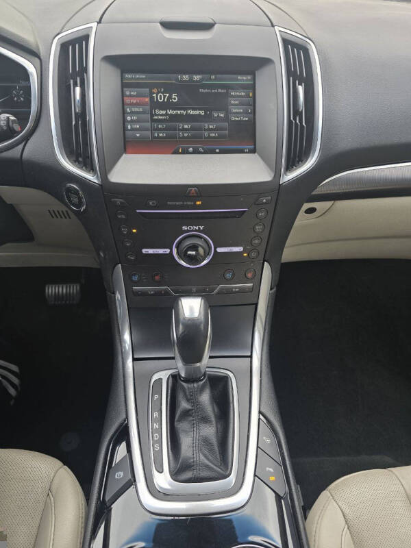 2015 Ford Edge Titanium photo 20