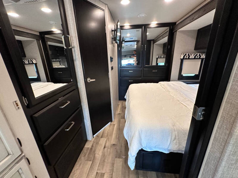 2022 Jayco Grayhawk 27, King Bed  Sleeps 6 , Gas Engine