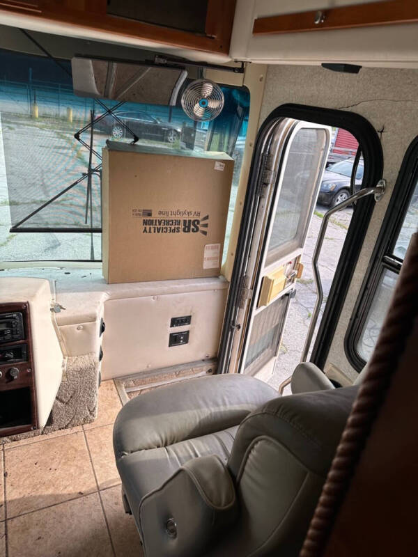2005 Freightliner XC Chassis