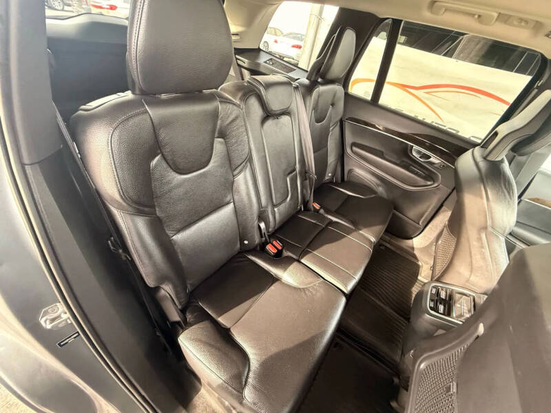 2018 Volvo XC90 T6 Momentum