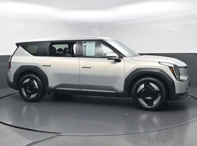 2024 Kia EV9 Light