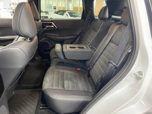 2025 Mitsubishi Outlander PHEV SE