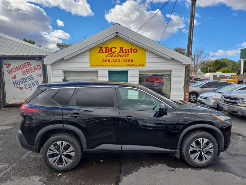 2022 Nissan Rogue SV's photo