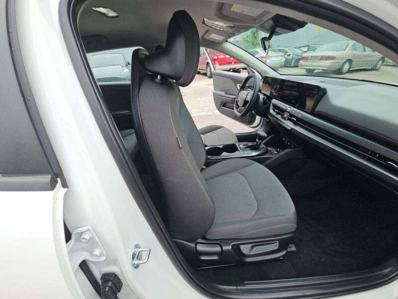 2025 Kia K4 LXS